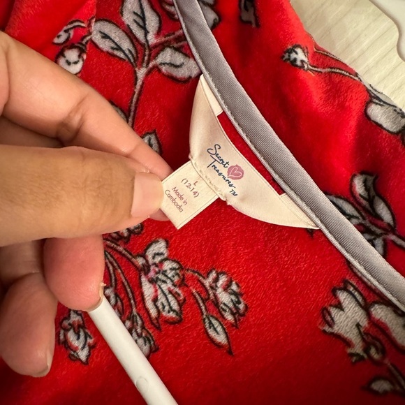 Valentine Day PJ set velvet size large - Picture 6 of 7